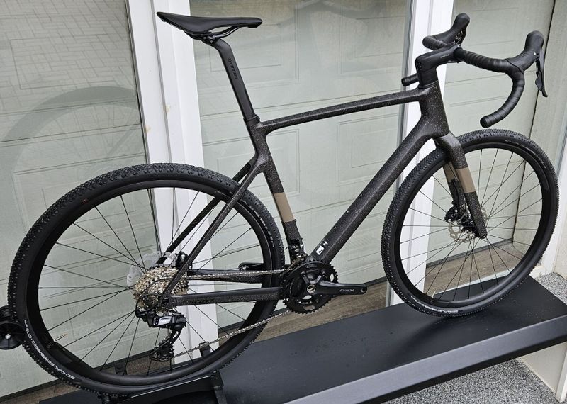 AKCE PROSINEC: SCOTT Addict Gravel 2023/2024 - atraktivní karbonový gravel bike – NOVÝ