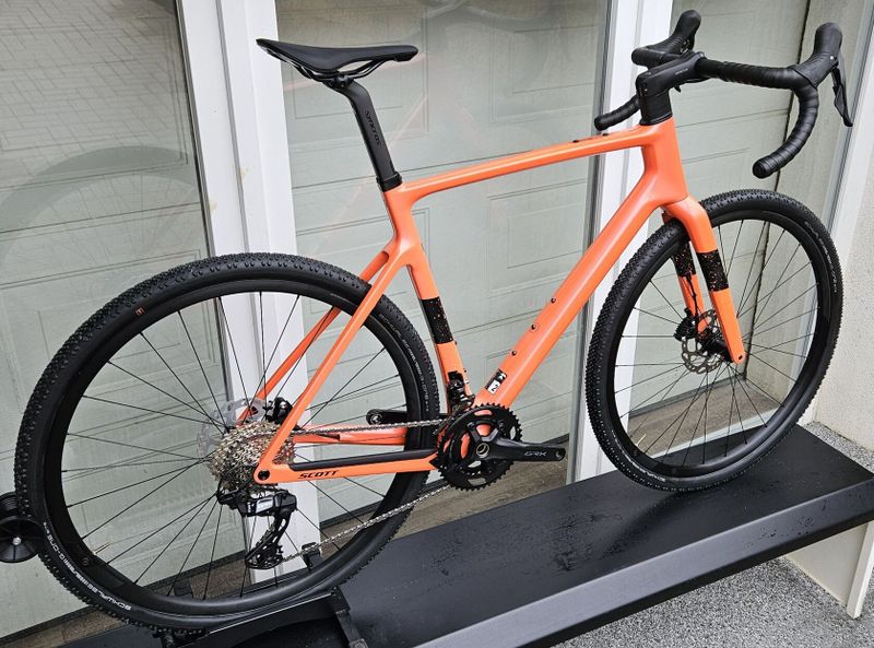 AKCE PROSINEC: SCOTT Addict Gravel 2023/2024 - atraktivní karbonový gravel bike – NOVÝ