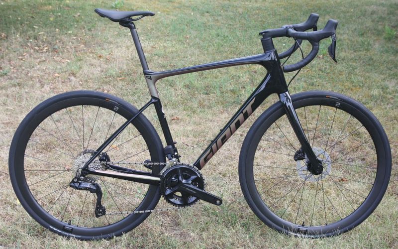 AKCE PROSINEC: GIANT Defy Advanced Pro 2 Di2 - endurance silniční kolo s karbonovým rámem - NOVÉ