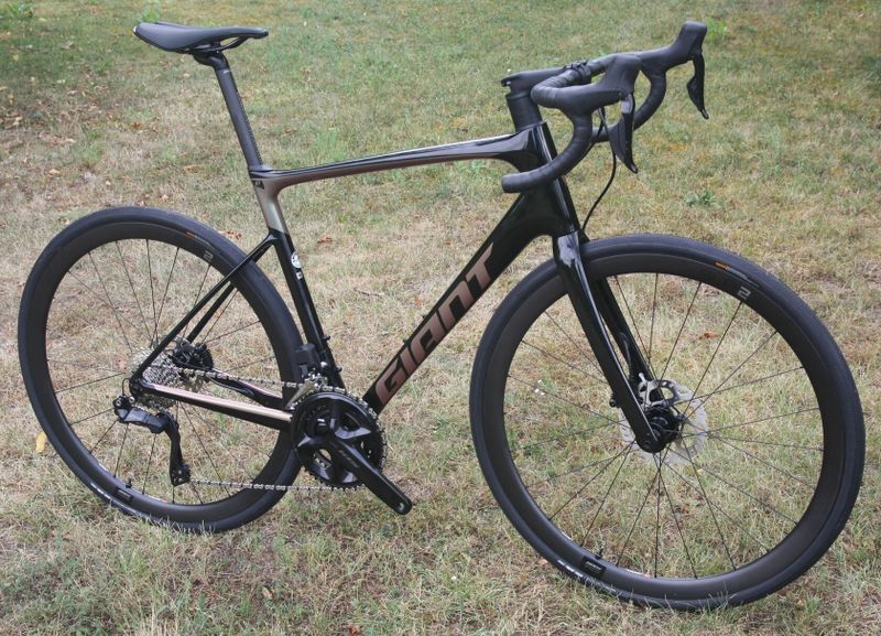 AKCE PROSINEC: GIANT Defy Advanced Pro 2 Di2 - endurance silniční kolo s karbonovým rámem - NOVÉ