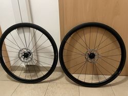 Nová kola DT R470 Disc s plášti Specialized Turbo PRO