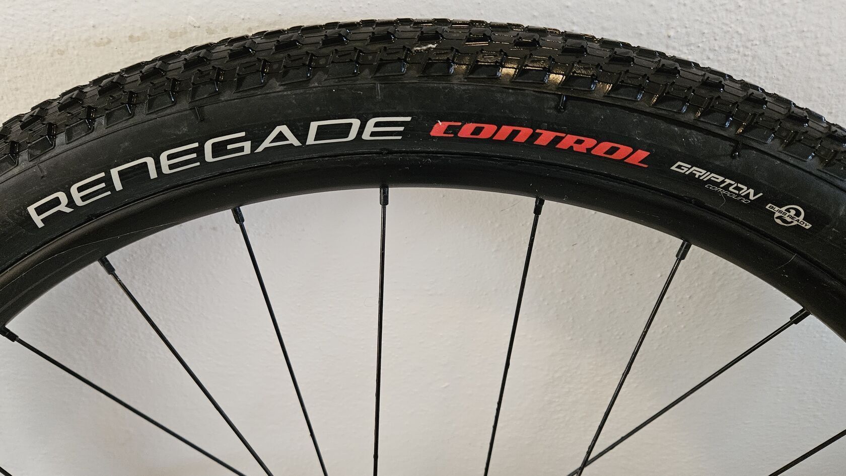 Sada kol Specialized Stout XC 29 za 3 000 K Cyklobazar.cz