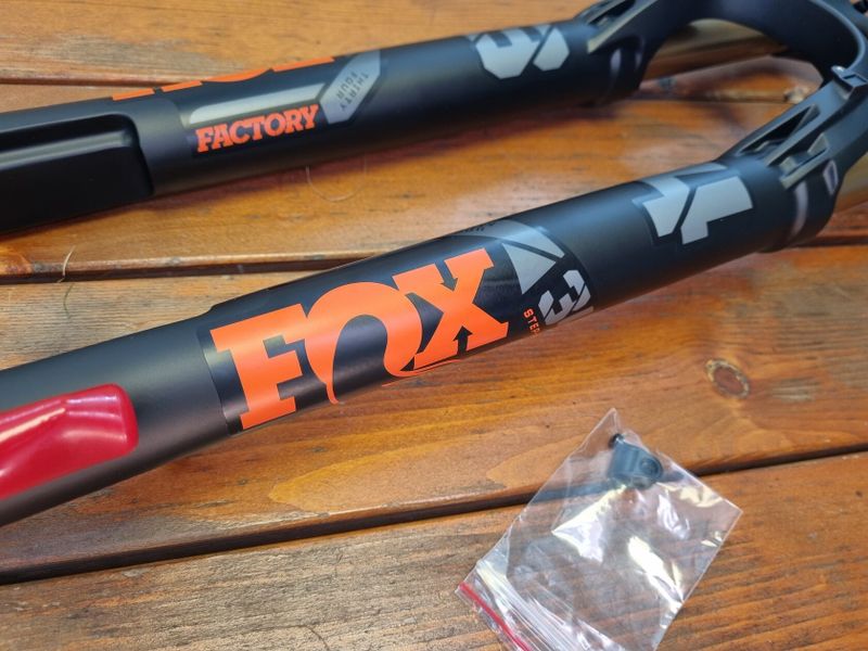 Nová Fox 34 2023 Factory SC 120mm 34 FIT4