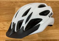 Prodám téměř novou cyklistickou helmu Uvex , velikost 52-56cm 