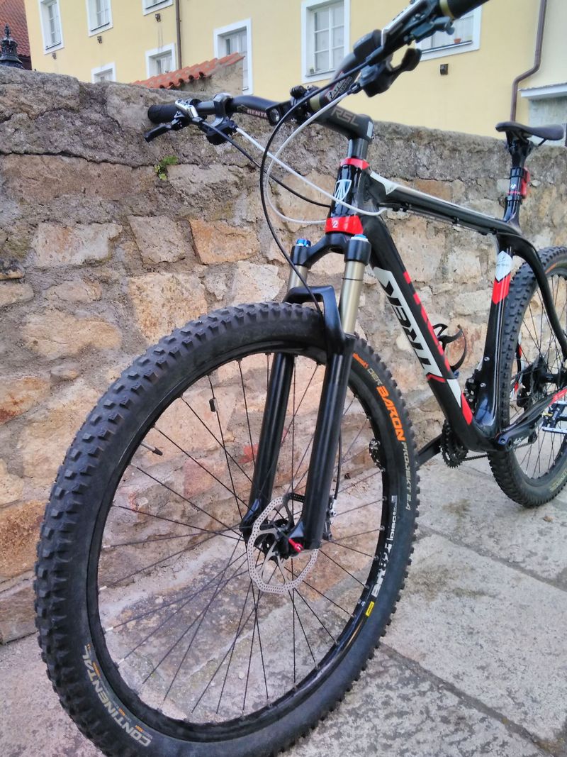 Superfly Trek Carbon - velikost rámu 23, průměr kol 29