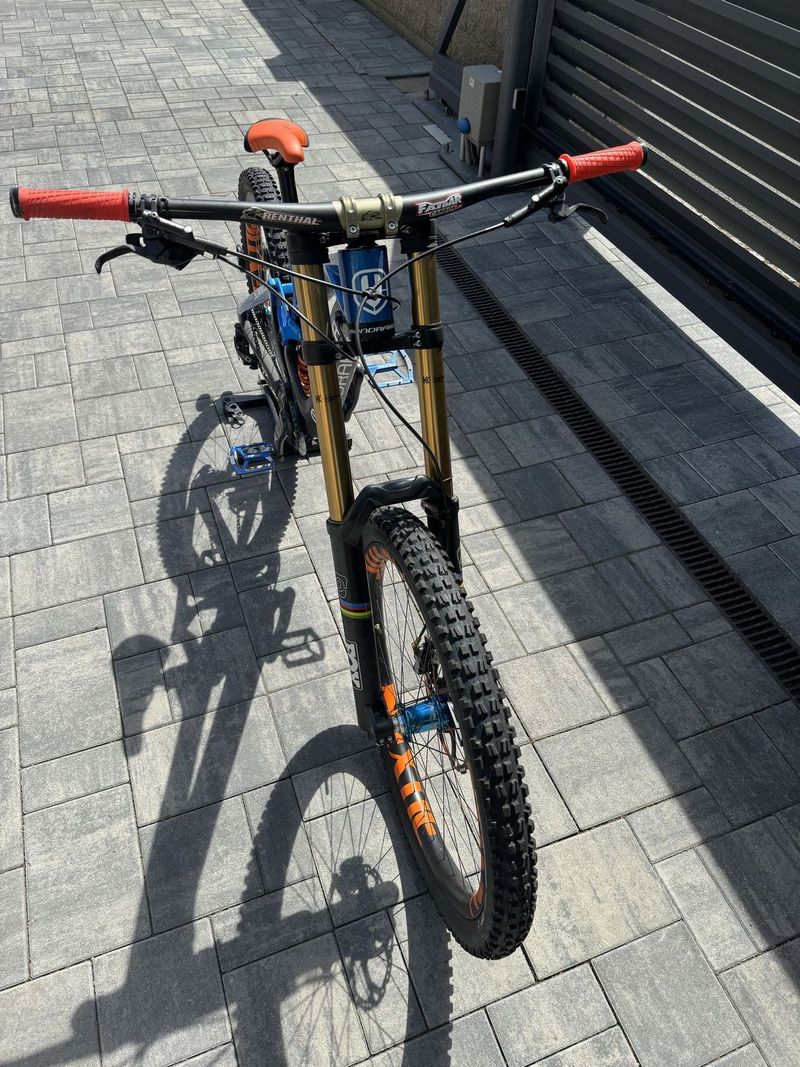 Mondraker SUMMUM ProTeam Carbon