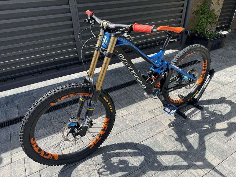 Mondraker SUMMUM ProTeam Carbon