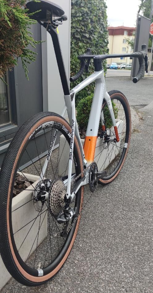 Prodám gravel značky SUPERIOR X-ROAD Team Issue Di2 GR Gloss Grey, L . 56 cm 