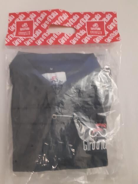 Prodám Giro di Italia pack (polo triko a vak), cena 590 Kč.
