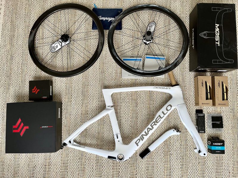 Pinarello Dogma F Disc 2024 + SRAM Red AXS (NOVÉ, vel. 530, 550)