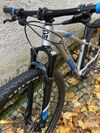 Rock Machine Thunder 29 HD Ltd 2022 – dětská 29er s juniorskou trailovou geometrií pro 145 – 165 cm