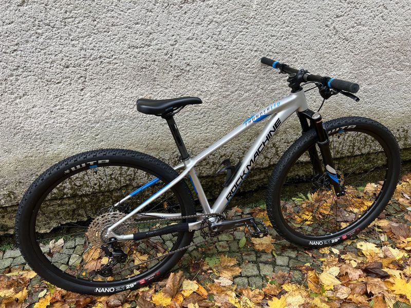 Rock Machine Thunder 29 HD Ltd 2022 – dětská 29er s juniorskou trailovou geometrií pro 145 – 165 cm