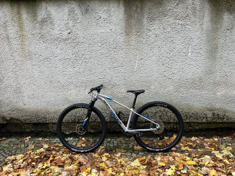 Rock Machine Thunder 29 HD Ltd 2022 – dětská 29er s juniorskou trailovou geometrií pro 145 – 165 cm