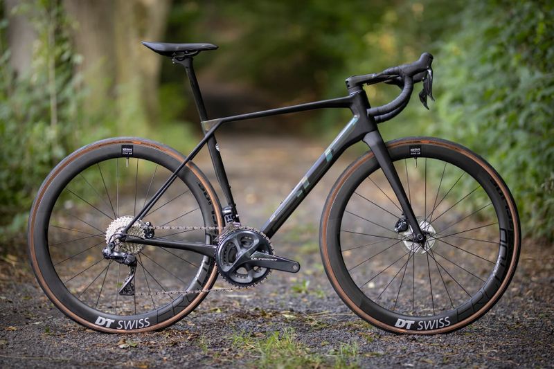 Prodám silniční kolo SUPERIOR X-ROAD Team Issue R Matte Black, vel. 54cm (M) za 116 990 Kč 