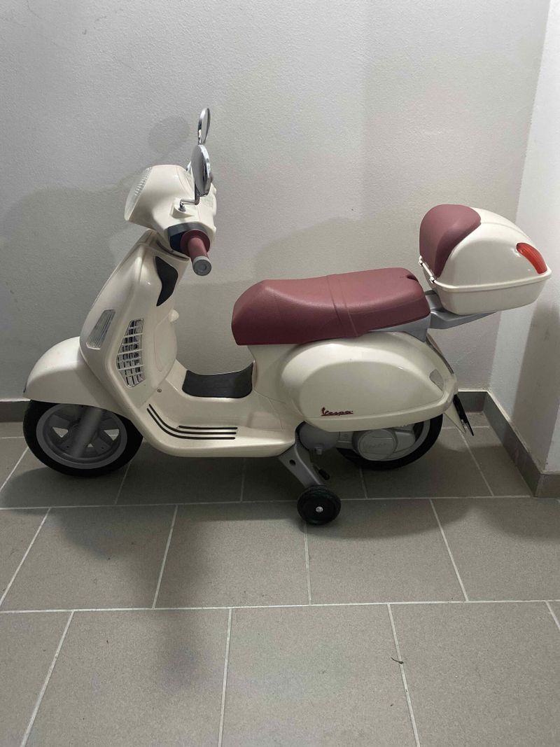 dětské elektrické vozidlo skútr PEG PEREGO VESPA