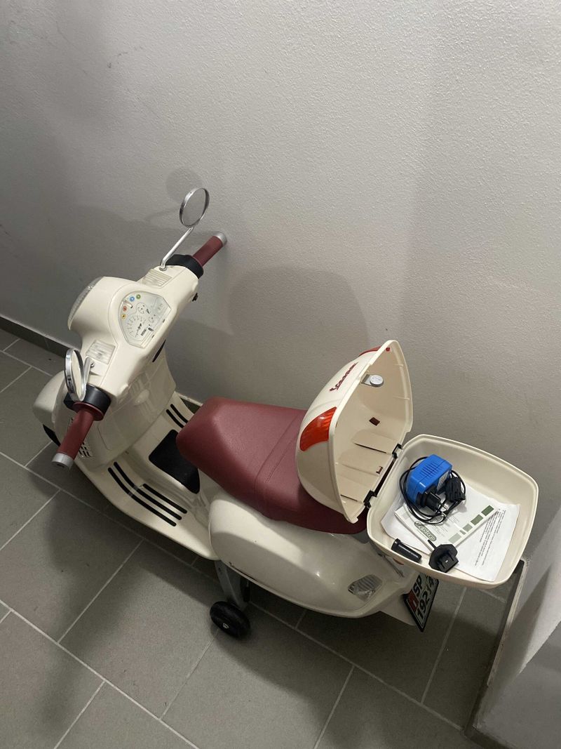 dětské elektrické vozidlo skútr PEG PEREGO VESPA