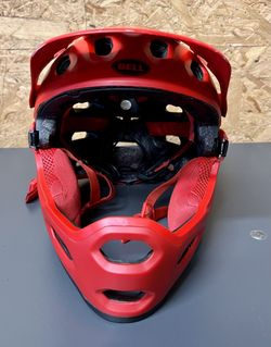 helma BELL Super 3R MIPS s odepinaci bradou