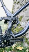 Celoodpružené DH kolo NSbikes Fuzz 29 2, L