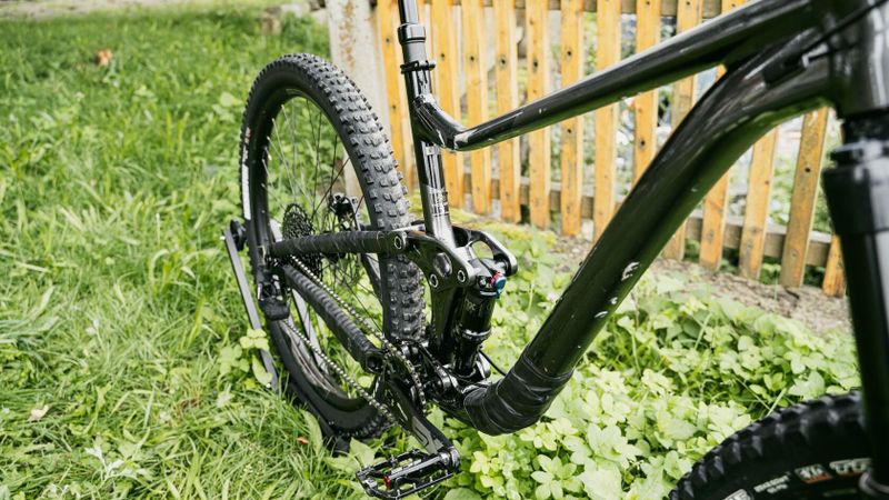 CELOODPRUŽENÉ KOLO GIANT TRANCE X 29 2 M METALLIC BLACK