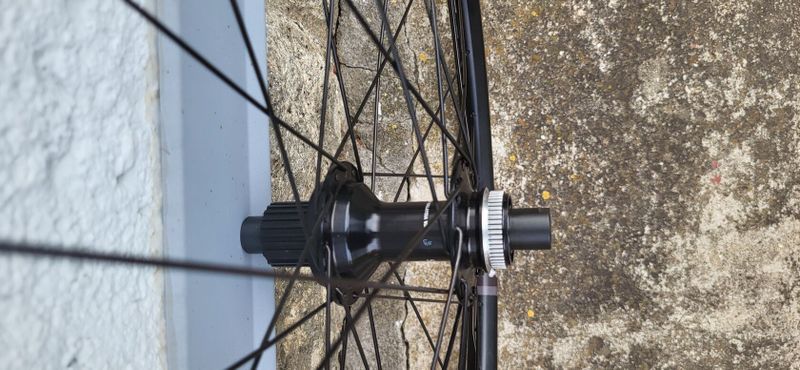 ZAPLETENÁ KOLA 29 WTB + NÁBOJE SHIMANO MT410 LOŽISKOVÉ