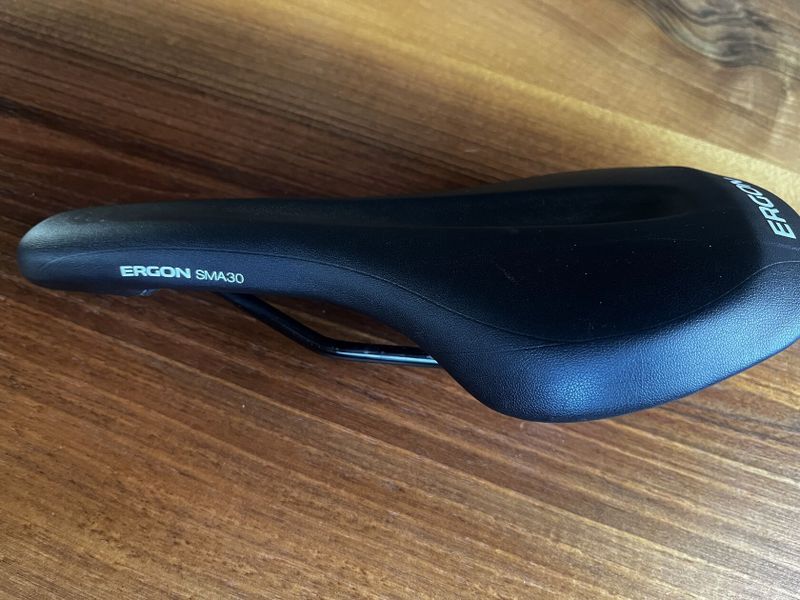 Sedlo ERGON SMA30 (140mm)