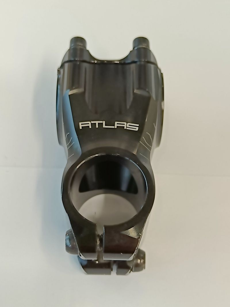 Race Face Atlas, průměr 31,8 mm, délka 50 mm, CNC frézovaný, PC 2300 kč