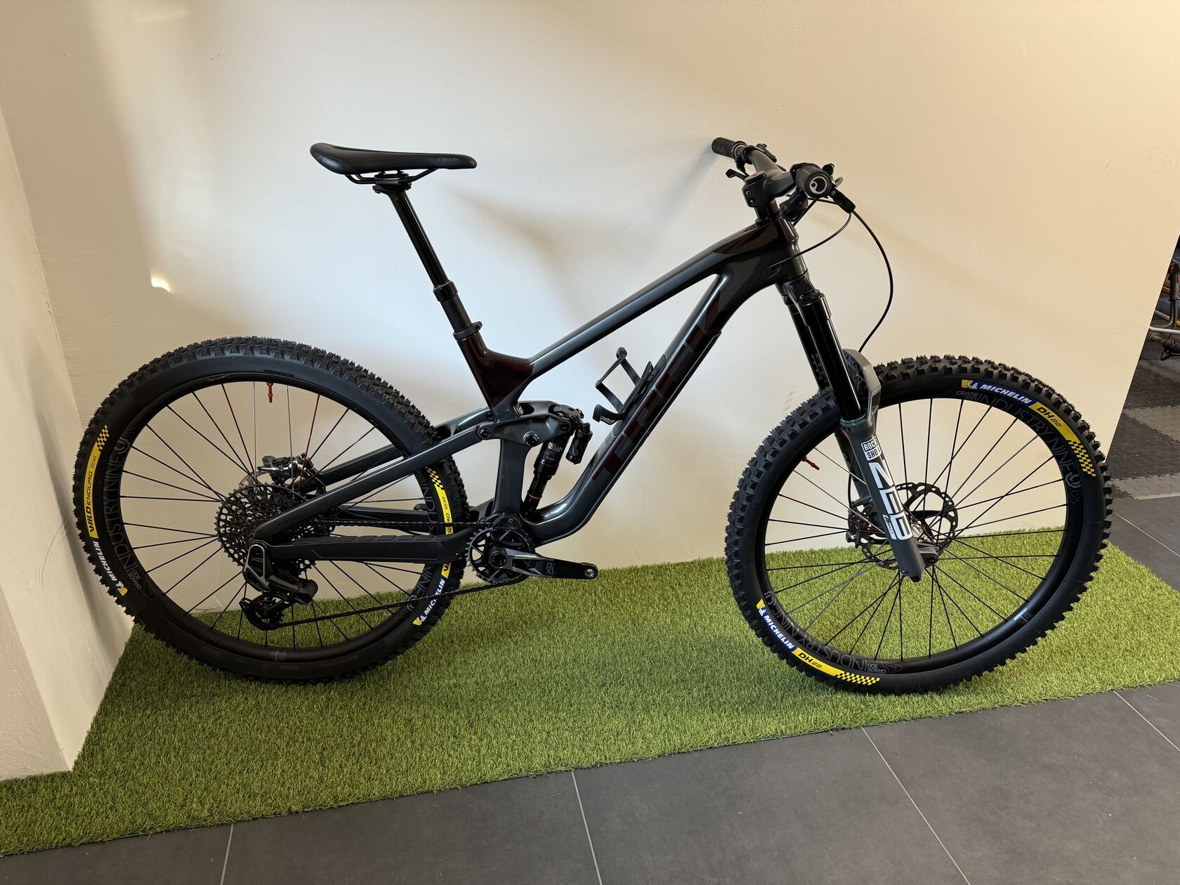 Trek Slash 9.9 X0 - M/L - Gen 5 - CUSTOM