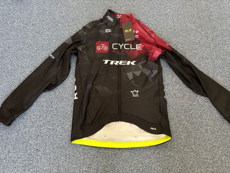 Nový cyklistický dres s dlouhým rukávem od italské značky ALÉ