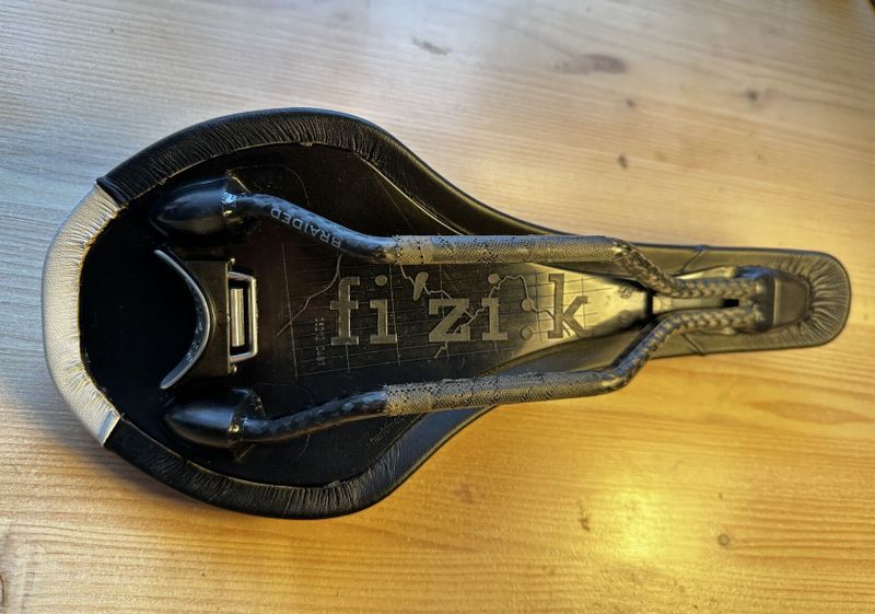 Sedlo Fizik Tundra 2 Braided