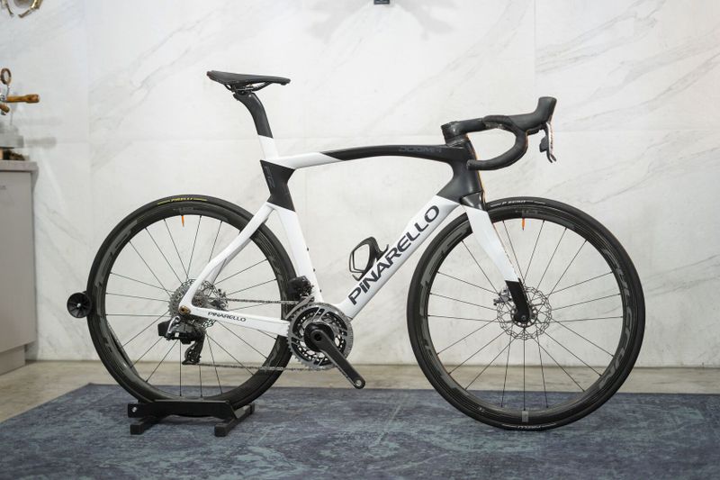 Pinarello Dogma F12 (56 na 183-191cm)