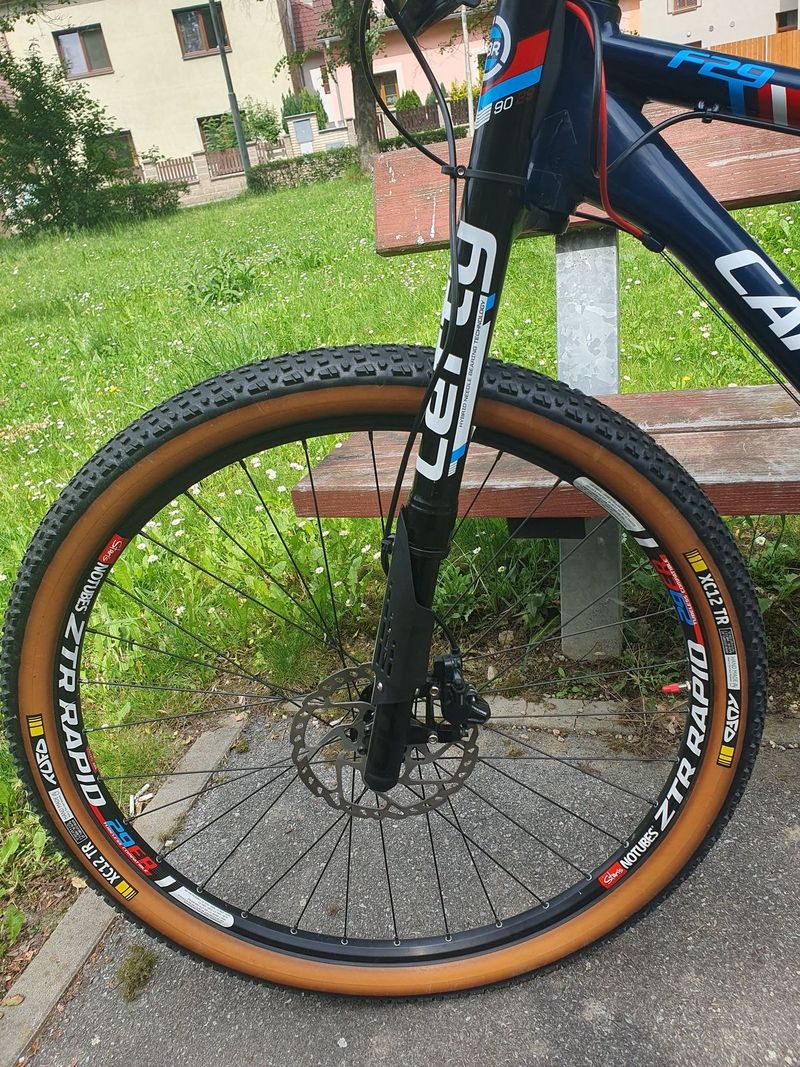 Cannondale F29 5 s vidlicí Lefty