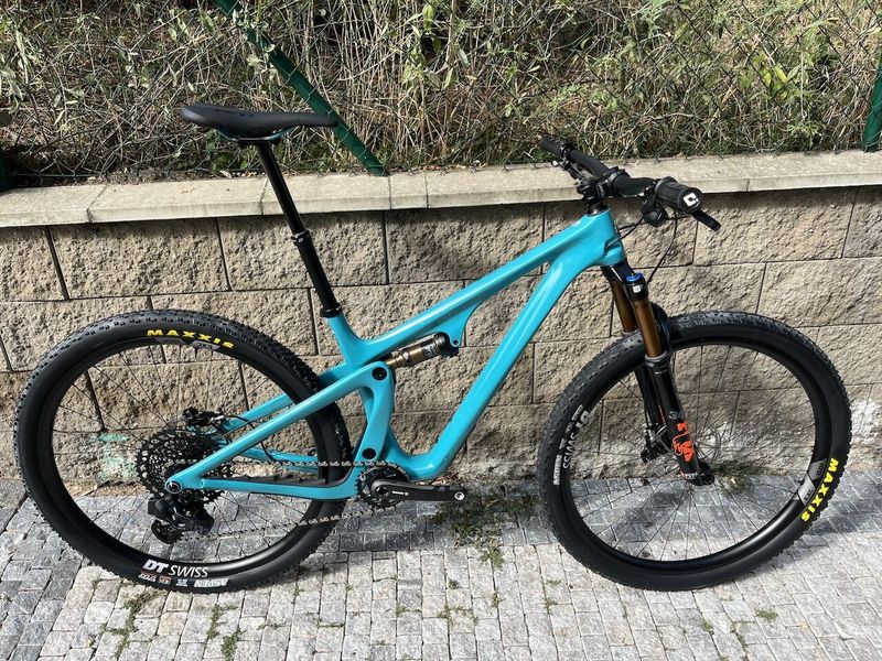 YETI SB 115 + KARBON KOLA + AXS