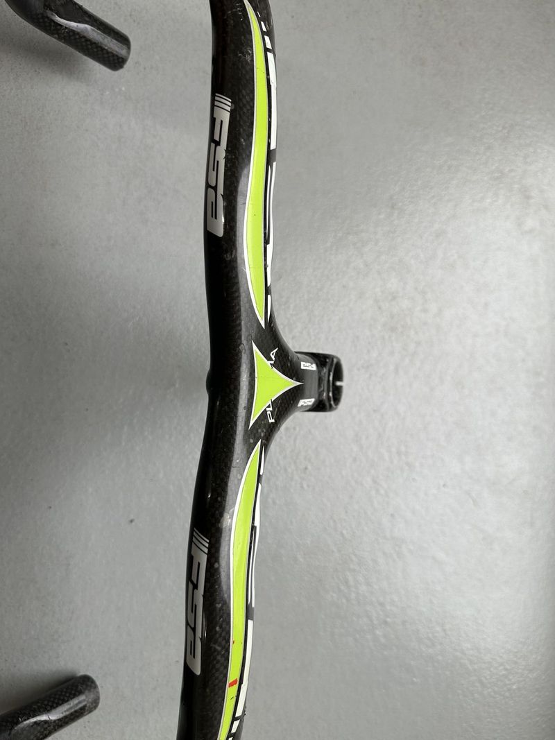 FSA Carbon cockpit green 