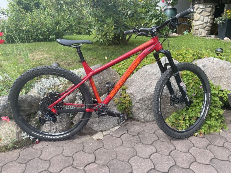 Trailové kolo Nukeproof Scout 275