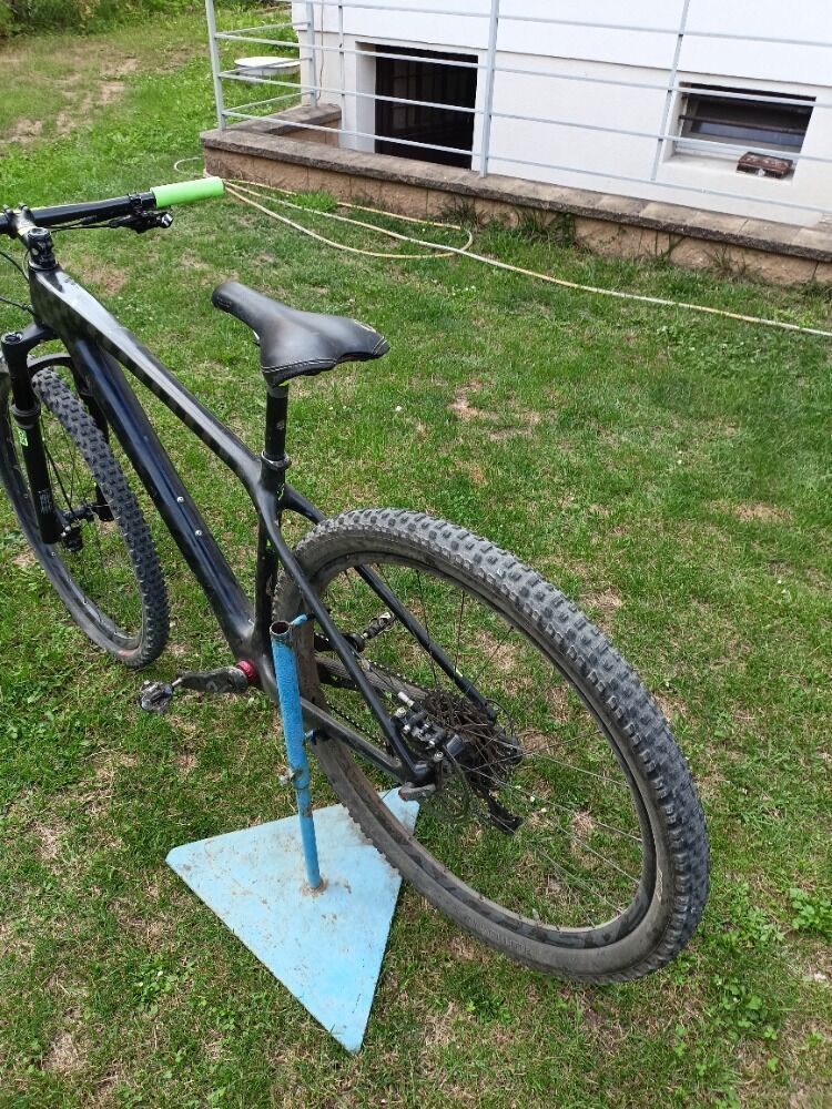 FELT nine 1 z roku 2015 velikost "M". Nejvyšší závodní hardtail firmy FELT z roku 2015. 