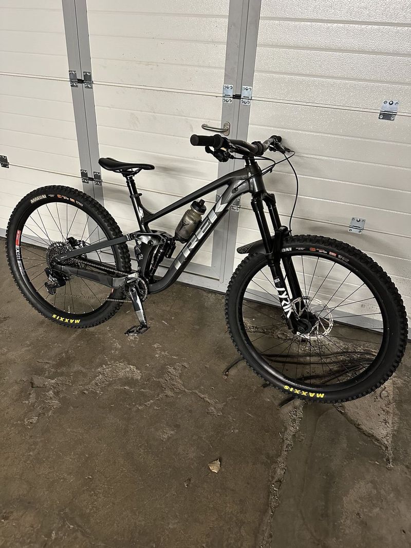 Trek Slash 8