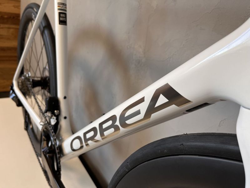 Nové silniční kolo Orbea Orca M35i v MyO designu