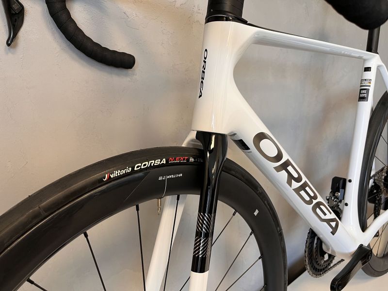 Nové silniční kolo Orbea Orca M35i v MyO designu