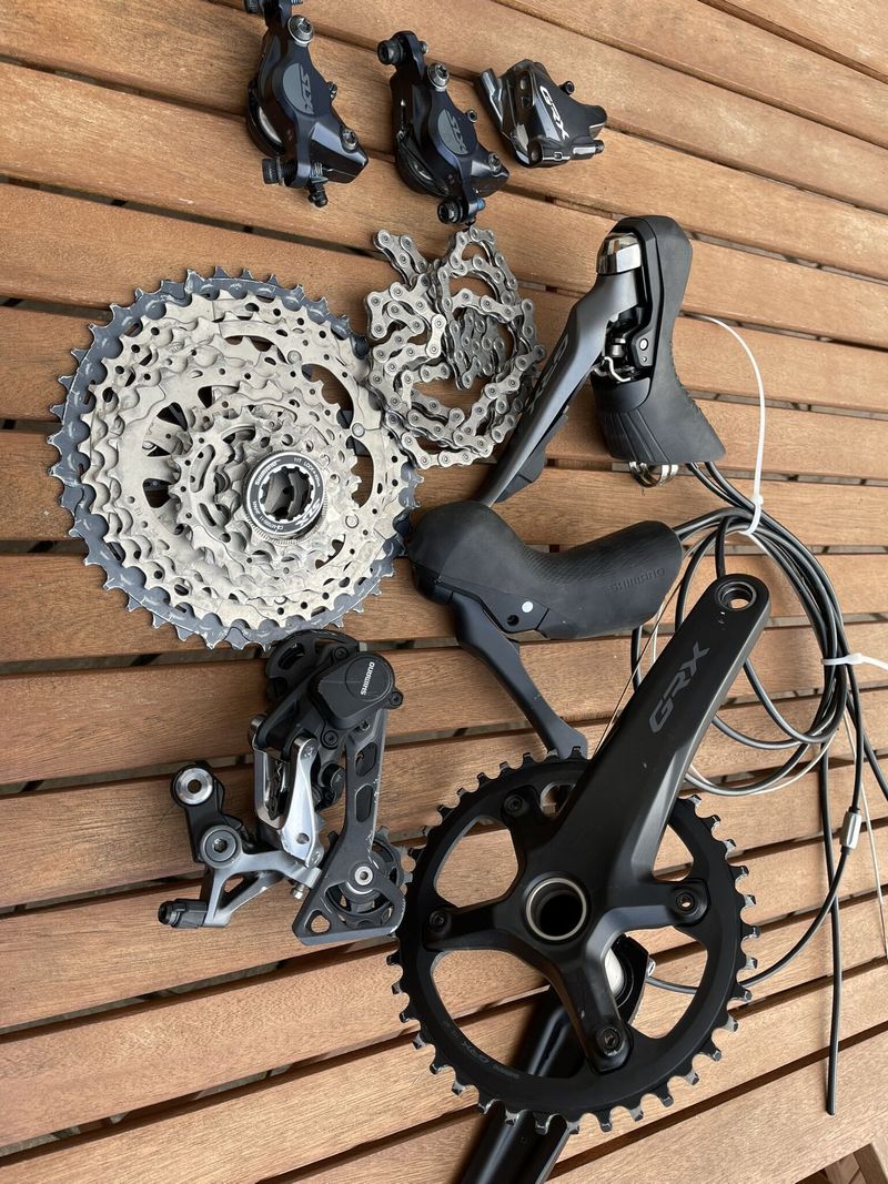 kompletní sada Shimano GRX 1x11sp, třmeny a kazata SLX