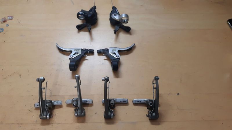 Brzdové páky a řazení Shimano STX RC 8 sp., brzdy V Sram 9.0