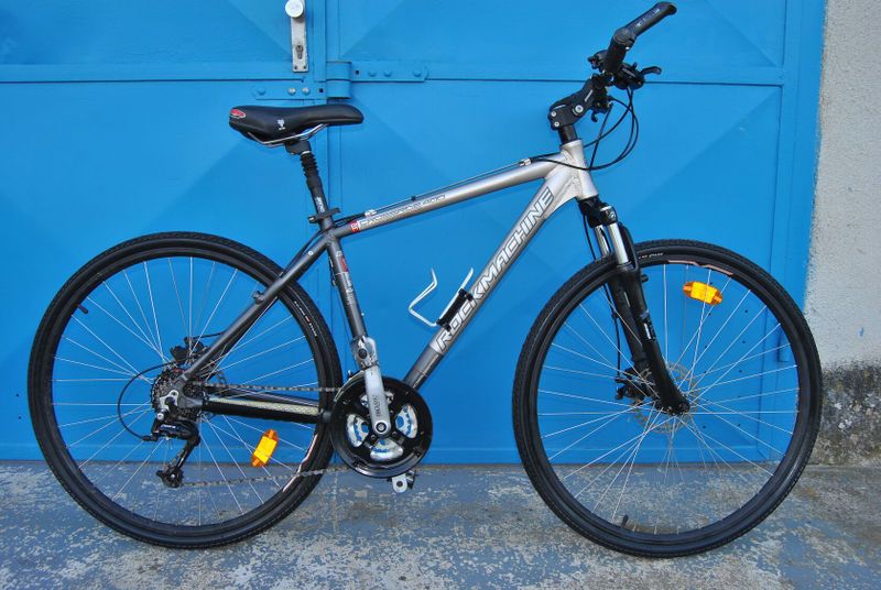 18" Trekové kolo RockMachine Crossride 400