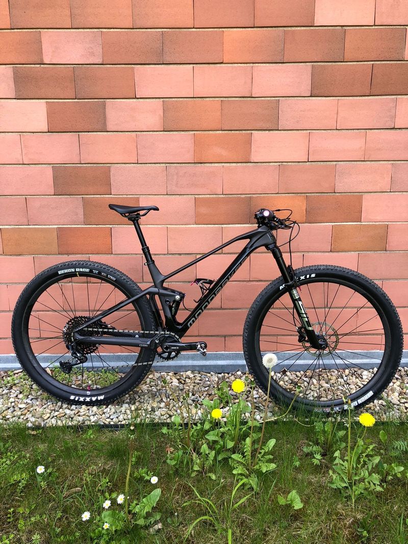 Prodám závodní kolo Mondraker F-podium carbon dc R, velikost M.