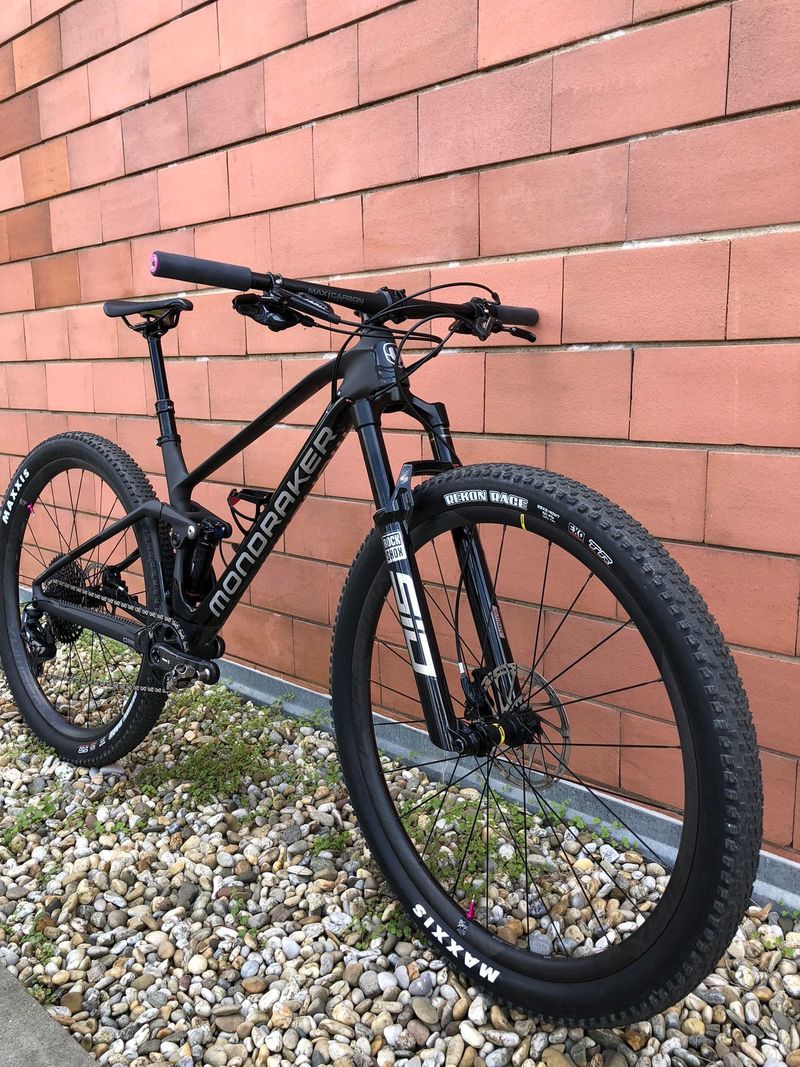 Prodám závodní kolo Mondraker F-podium carbon dc R, velikost M.