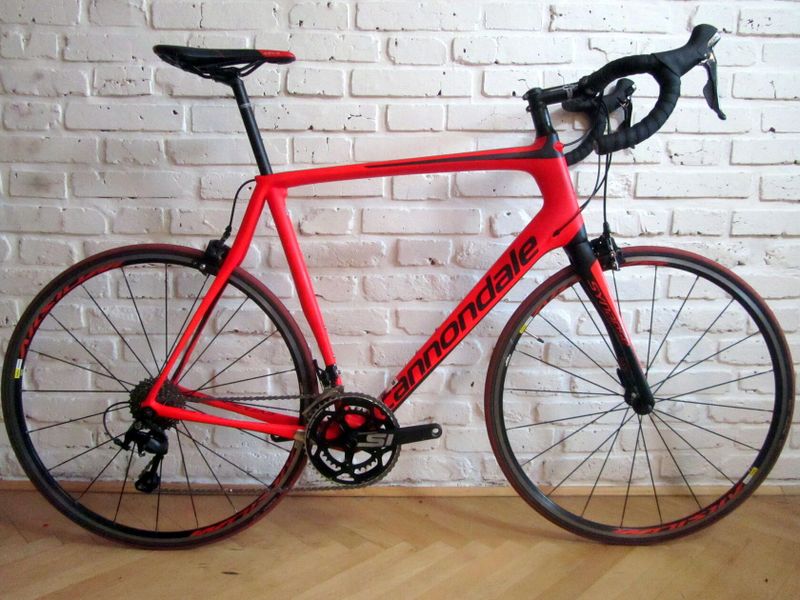 CANNONDALE SYNAPSE na Shimano 105, 61 cm. Stav nového kola. PC 70.000 Kč