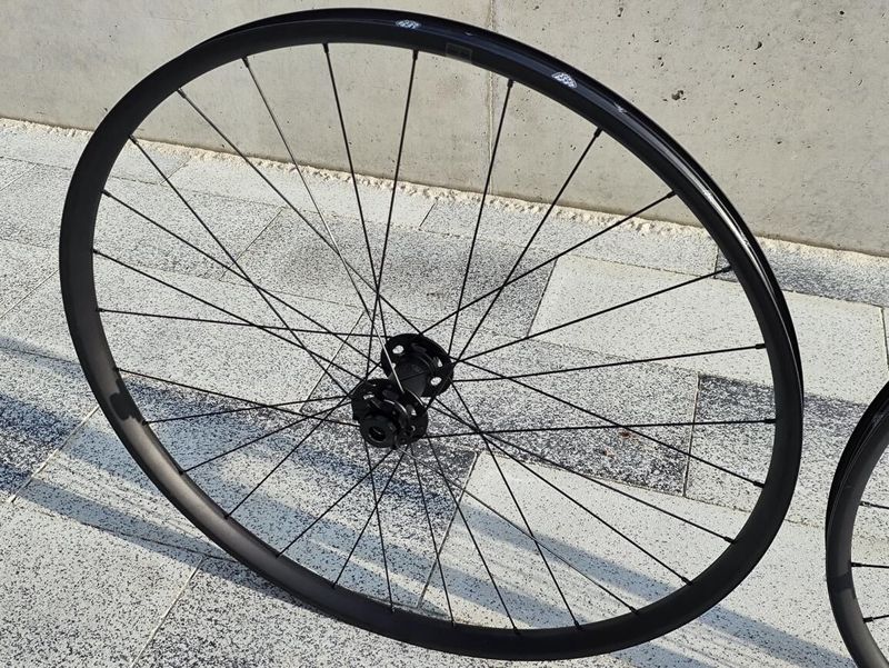 Nová 29" kola SPECIALIZED 15x110, 12x148, XD ořech