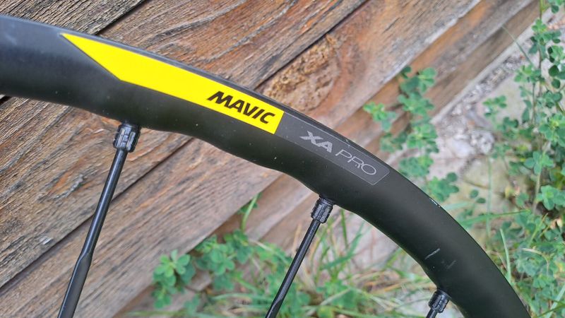 Zapletená kola Mavic XA PRO, Disc 6 děr, XD, pevné osy