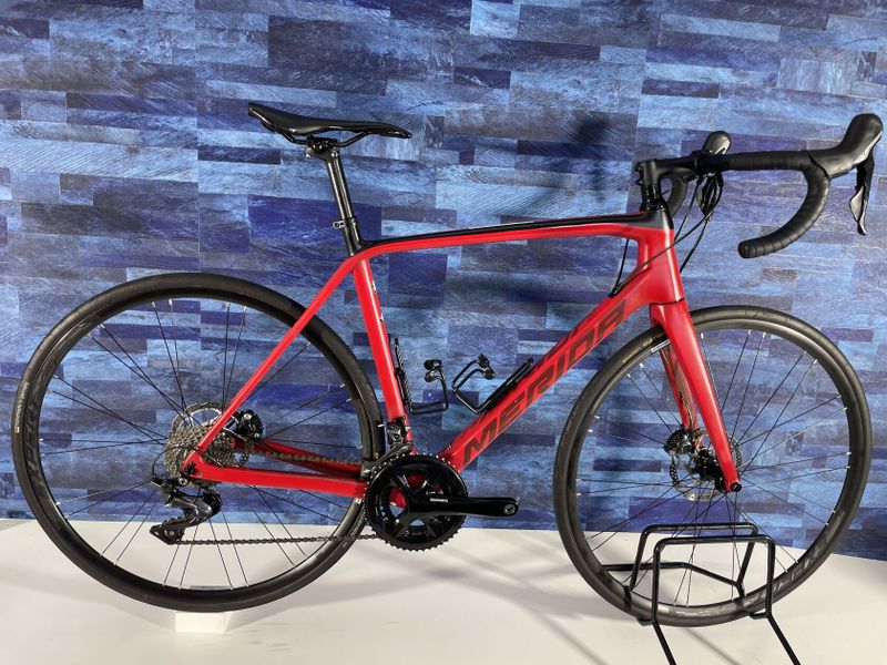 Výprodej kol z půjčovny na konci října Merida SCULTURA carbon Ultegra DISC 2x11 