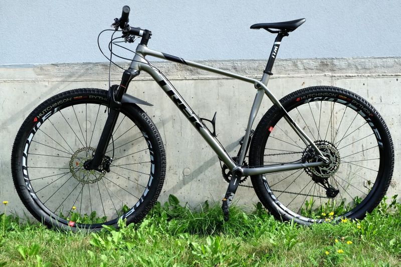 TREK PROCALIBER, kola 29“, IsoSpeed, Boost pevné osy, Rockshox vidlice