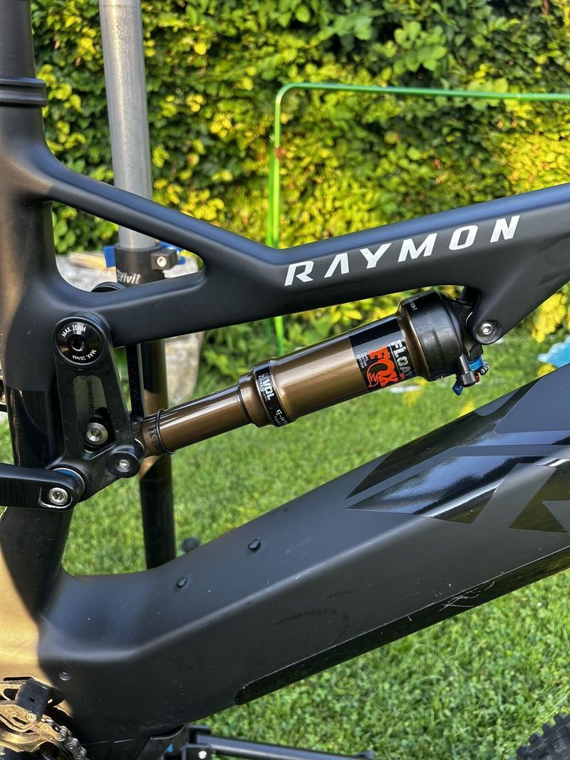 Enduro/trailové elektrokolo Raymon Fullray E 11.0 z roku 2023.