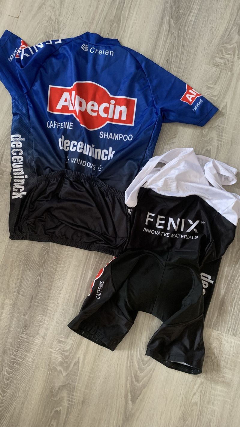 Cyklistický dres a šortky se šlemi Alpecin